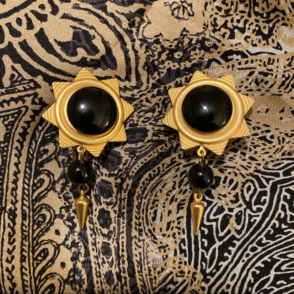 La Contessa vintage black onyx and brass clip-on earrings by Mary de Marco
